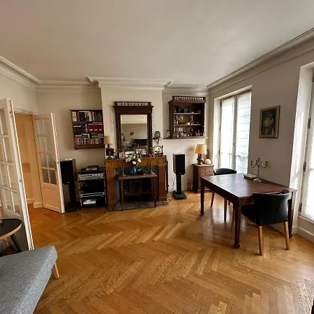 70 Sqm Apartment In 75008 Paris Exterior photo