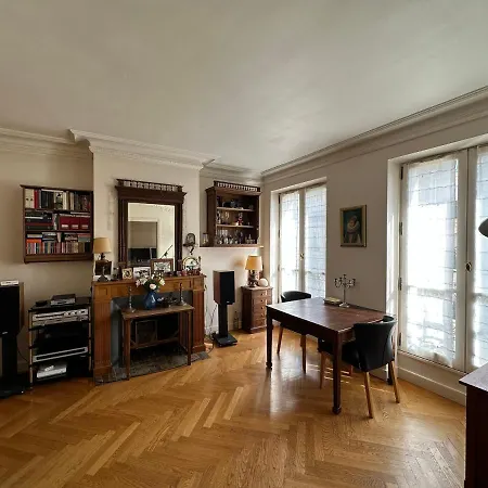 70 Sqm Apartment In 75008 Paris Exterior photo