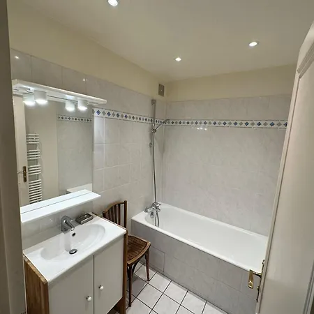 70 Sqm Apartment In 75008 Paris Exterior photo