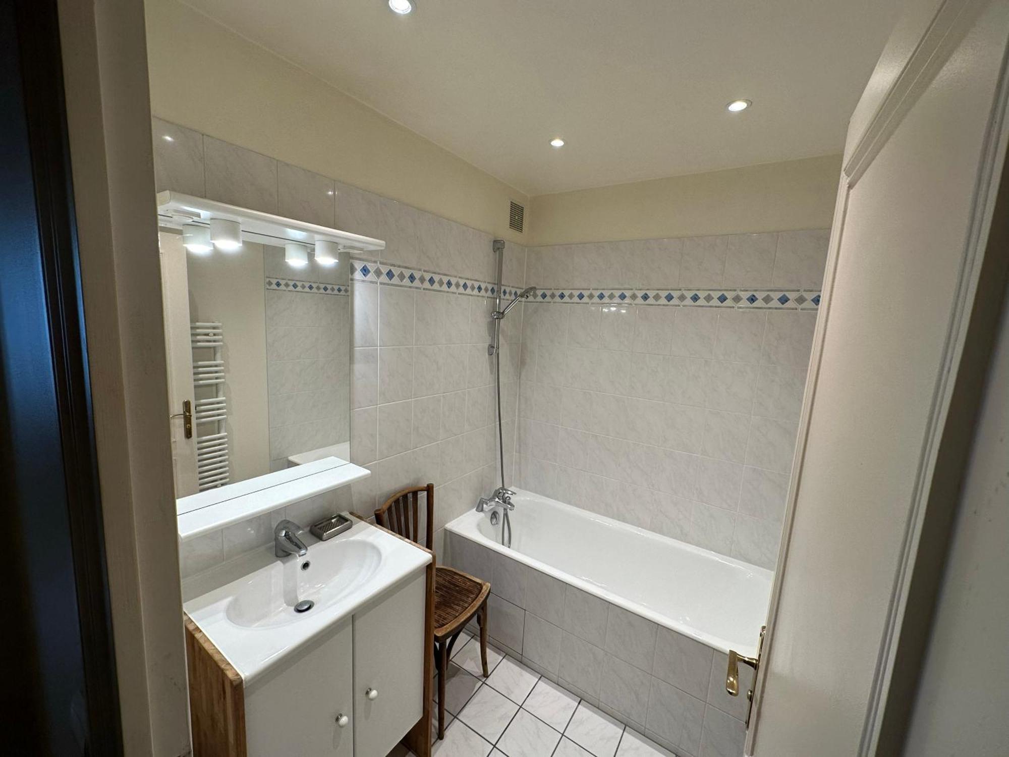 Apartamento 70 Sqm In 75008